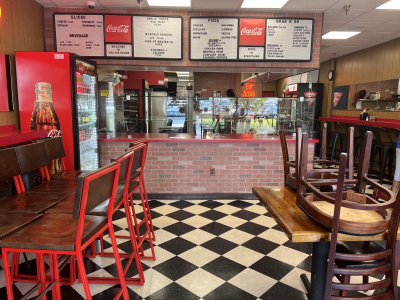 Pizzeria for Sale in Boca Raton, FL – Great Location and Build-Out