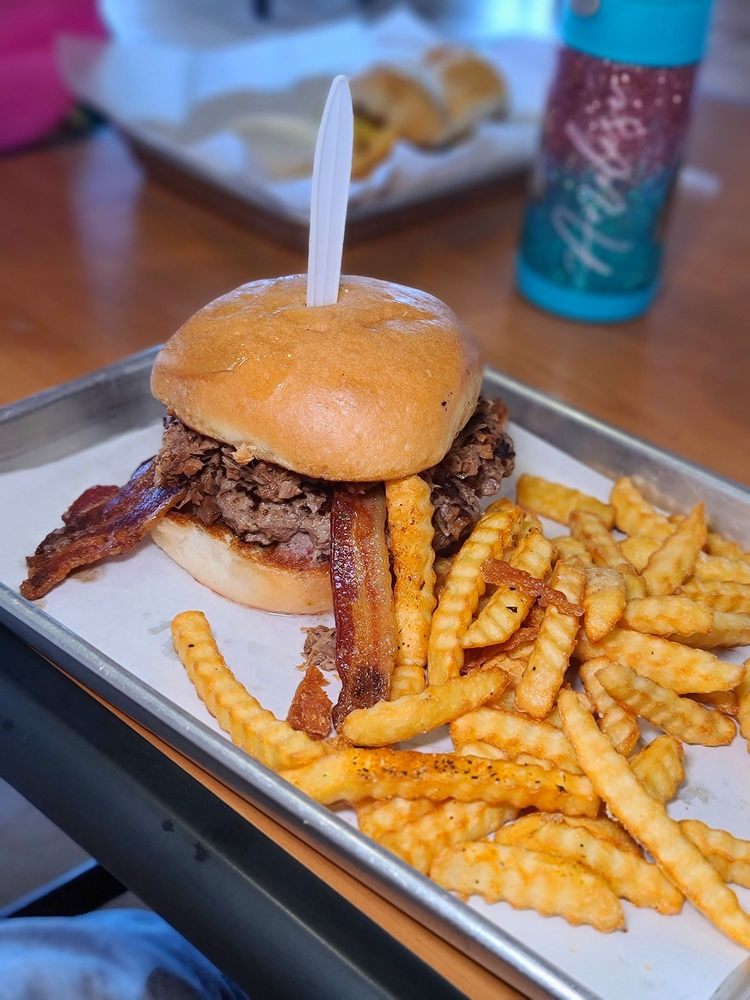 $110,000 in earnings on craft burger restaurant for sale in Fort Worth!