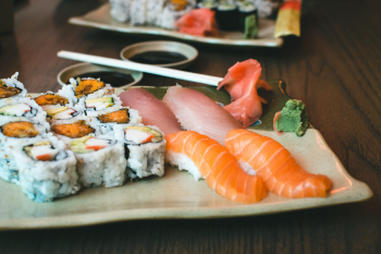 https://www.wesellrestaurants.com/public/uploads/images/_2022-08-09_12_50_foodiesfeed.com_sushi-yam-california-rolls.jpg
